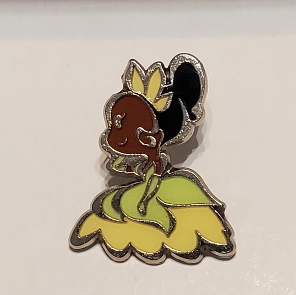Disney Pin Trading Princess & The Frog Princess Tiana Cuties Collection Pin - Picture 1 of 3
